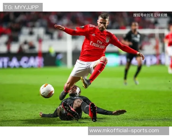 巴萨友谊赛小胜本菲卡战术解析全场瞬间高潮回顾 巴萨友谊赛小胜本菲卡战术解析全场瞬间高潮回顾