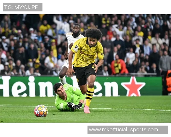 德甲精彩对决皇马与阿森纳激战成平乌龙球引发全场狂欢