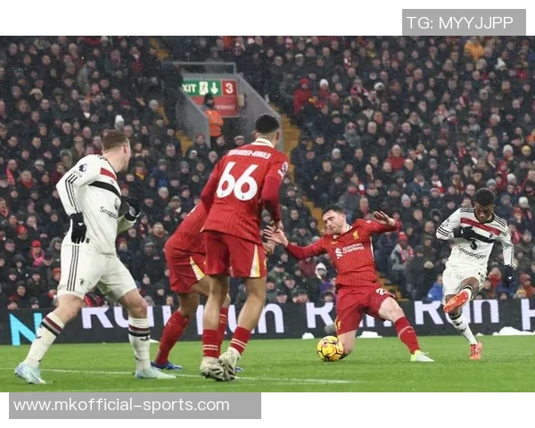 德甲激战：里昂狂胜曼联五球红牌事件引发全场热议