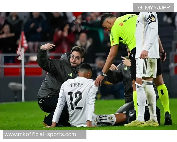 曼联逆转皇马上演经典大战帽子戏法点燃全场激情 曼联逆转皇马上演经典大战帽子戏法点燃全场激情